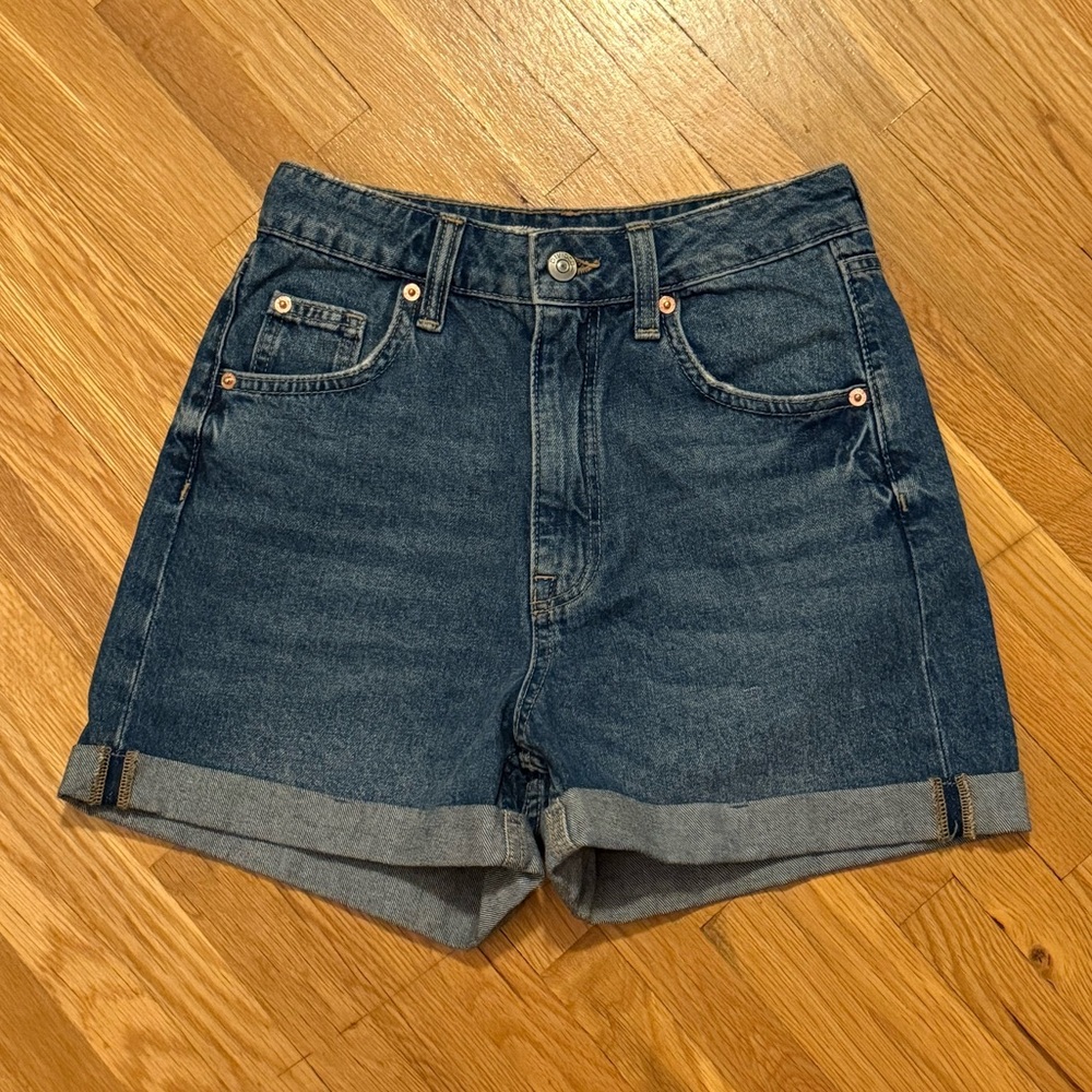 NWOT! H&M Divided High Rise Denim Shorts (Size 0)
